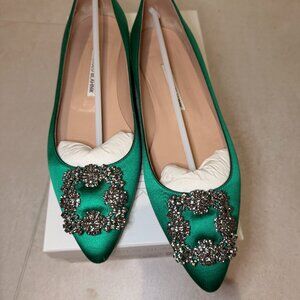 AUTHENTIC MANOLO HANGISIFLATUS Green Satin Jewel Buckle Flat Pumps Green Satin